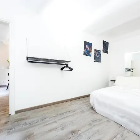 Apartment Midway Home, Nel Centro Storico Di *