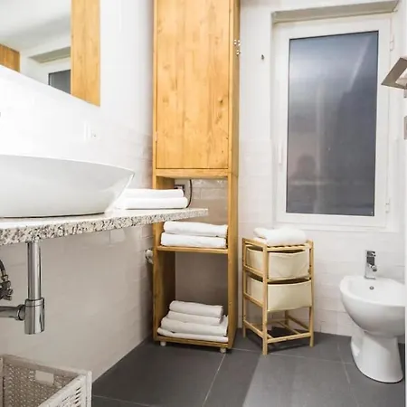 Midway Home, Nel Centro Storico Di Γένοβα